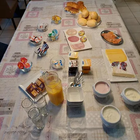 Cafe & Logie De Leopold 住宿加早餐酒店